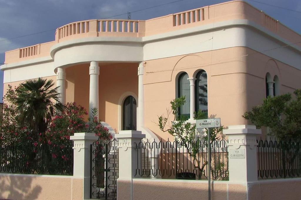 Villa Nel Salento - Ampie Camere E Giardino, Fino A 9 Persone Barbarano del Capo Exterior photo