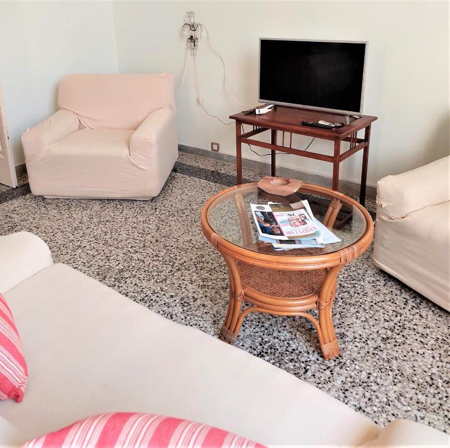 Villa Nel Salento - Ampie Camere E Giardino, Fino A 9 Persone Barbarano del Capo Exterior photo